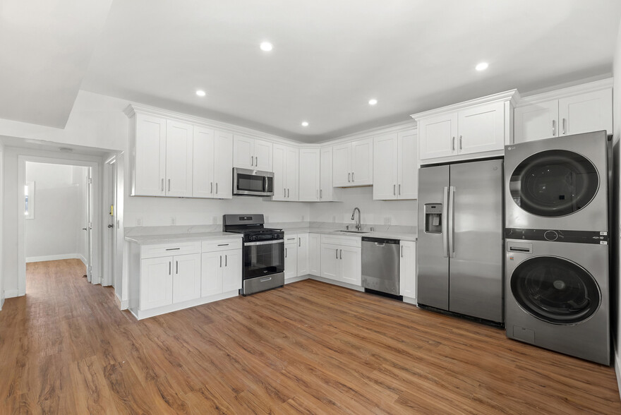 Building Photo - 1301 N Poinsettia Pl