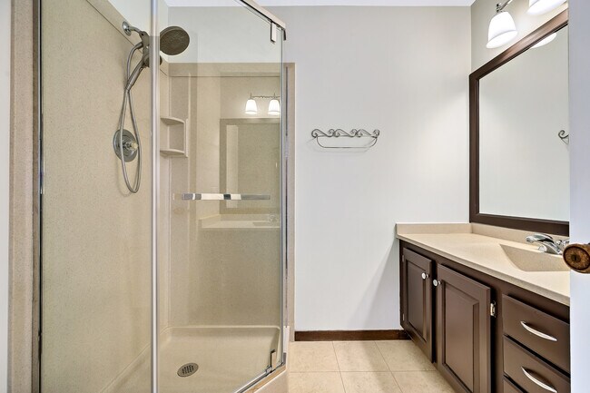 Building Photo - 887 Braintree Ln