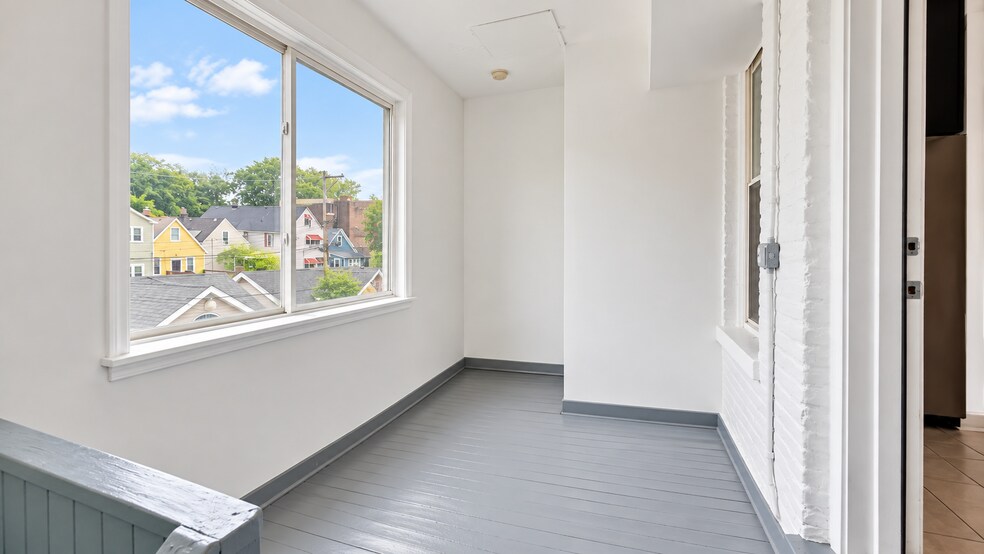 Building Photo - 2833 N Albany Ave