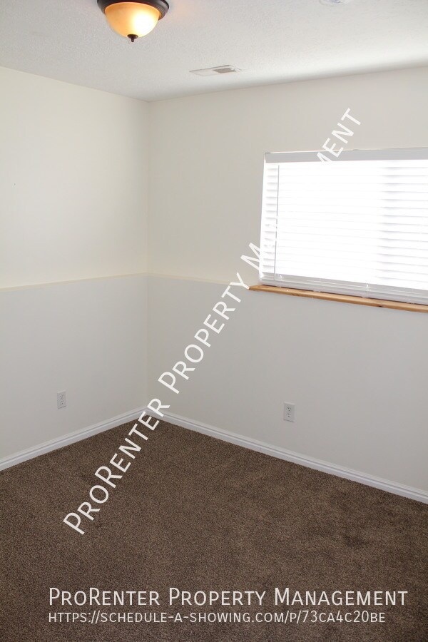 Building Photo - Charming 4 Bed, 2 Bath Layton Home