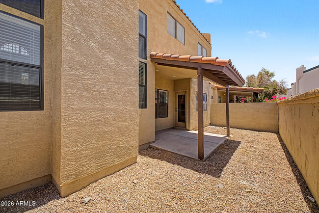 Building Photo - 2084 N Sunset Dr