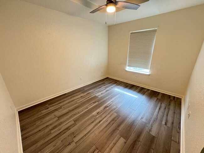 Building Photo - 2801 Southwood Dr