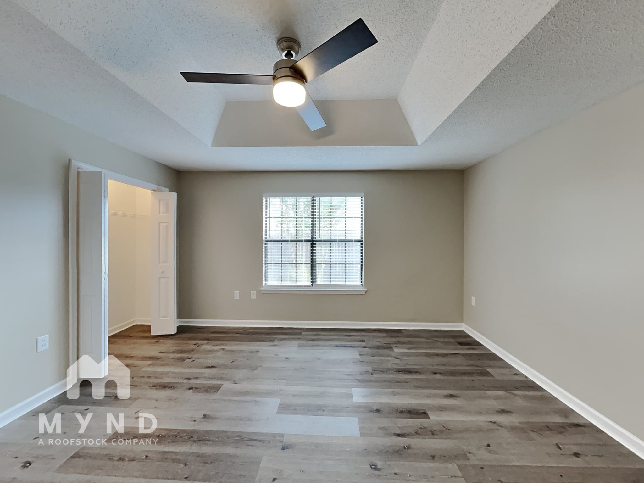 Building Photo - 208 Oak Cir N