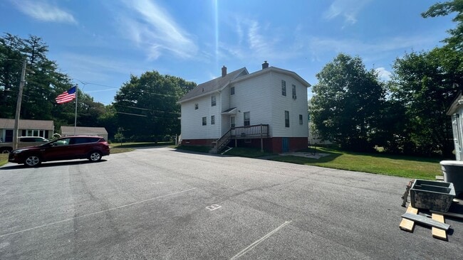 Building Photo - 2 Bedroom, 1 Bath Duplex in Quiet Dover Ne...