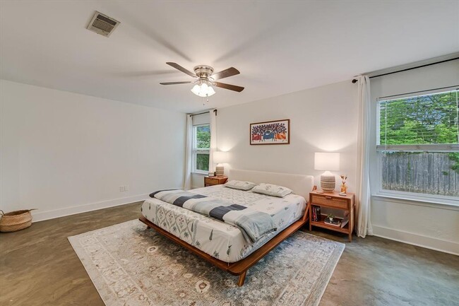 Building Photo - 9012 Texas Oaks Dr