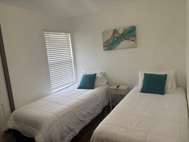 Building Photo - Modern Comfort in NE OKC – 3 Bed, 2.5 Bath...