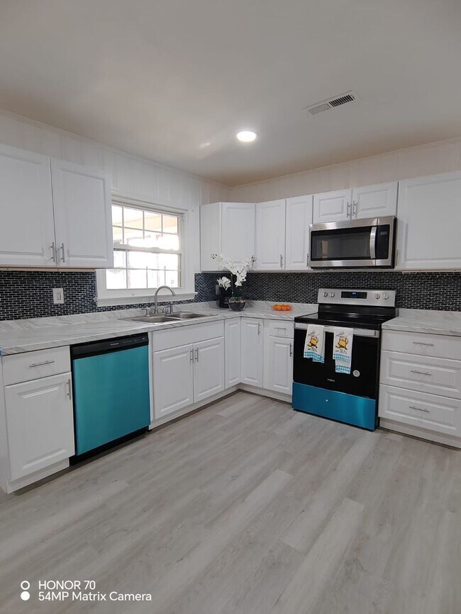 Building Photo - Charming 4-Bedroom Home for Rent – Peaceful & Nature-Filled Setting