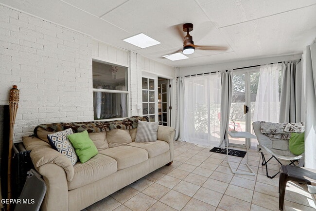 Building Photo - 4348 Loma Hermosa Dr