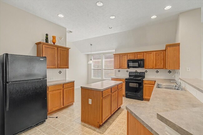 Building Photo - 16011 Belleshire Glen Ln