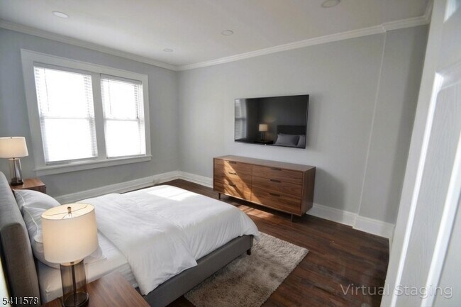 Building Photo - 56 Hobart Pl