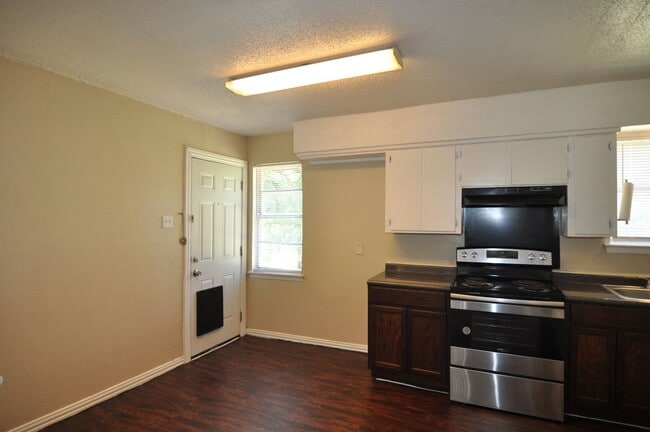 Building Photo - Charming 3-Bedroom Home in Mesquite – Conv...