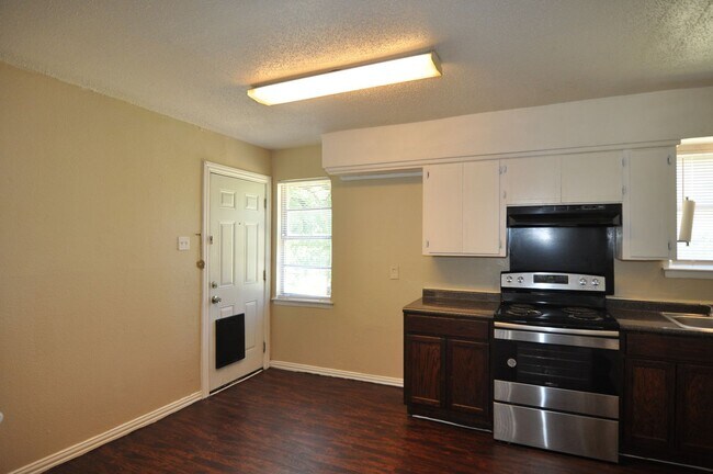 Building Photo - COMING SOON! Charming 3-Bedroom Home in Me...