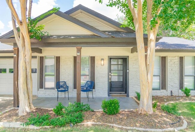 Building Photo - 7002 Whispering Oaks Dr