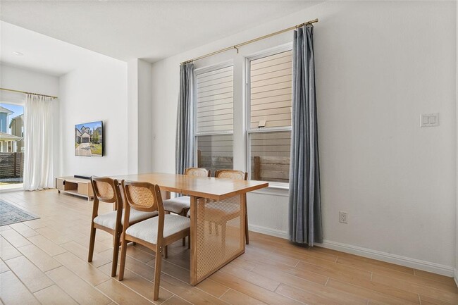 Building Photo - 304 Regatta Trl