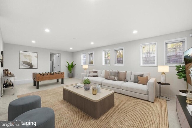 Building Photo - 9416 Holbrook Ln