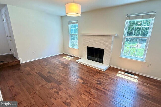 Building Photo - 10100 Walnut Wood Ct