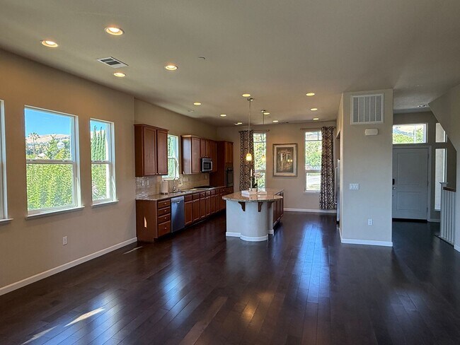 Building Photo - Executive Evergreen Valley Townhome