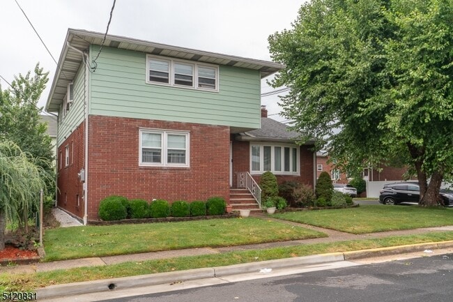 Building Photo - 300 Mitchell Ave