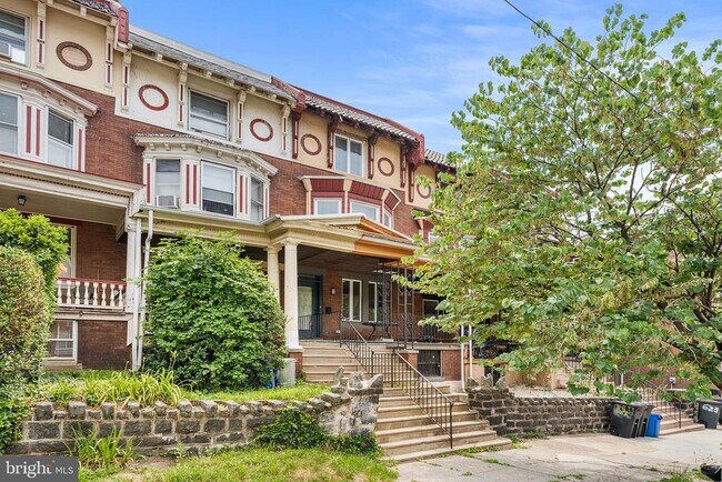 Building Photo - 619 S 42nd St