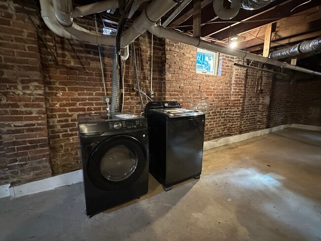 Building Photo - 958 Winburn Dr