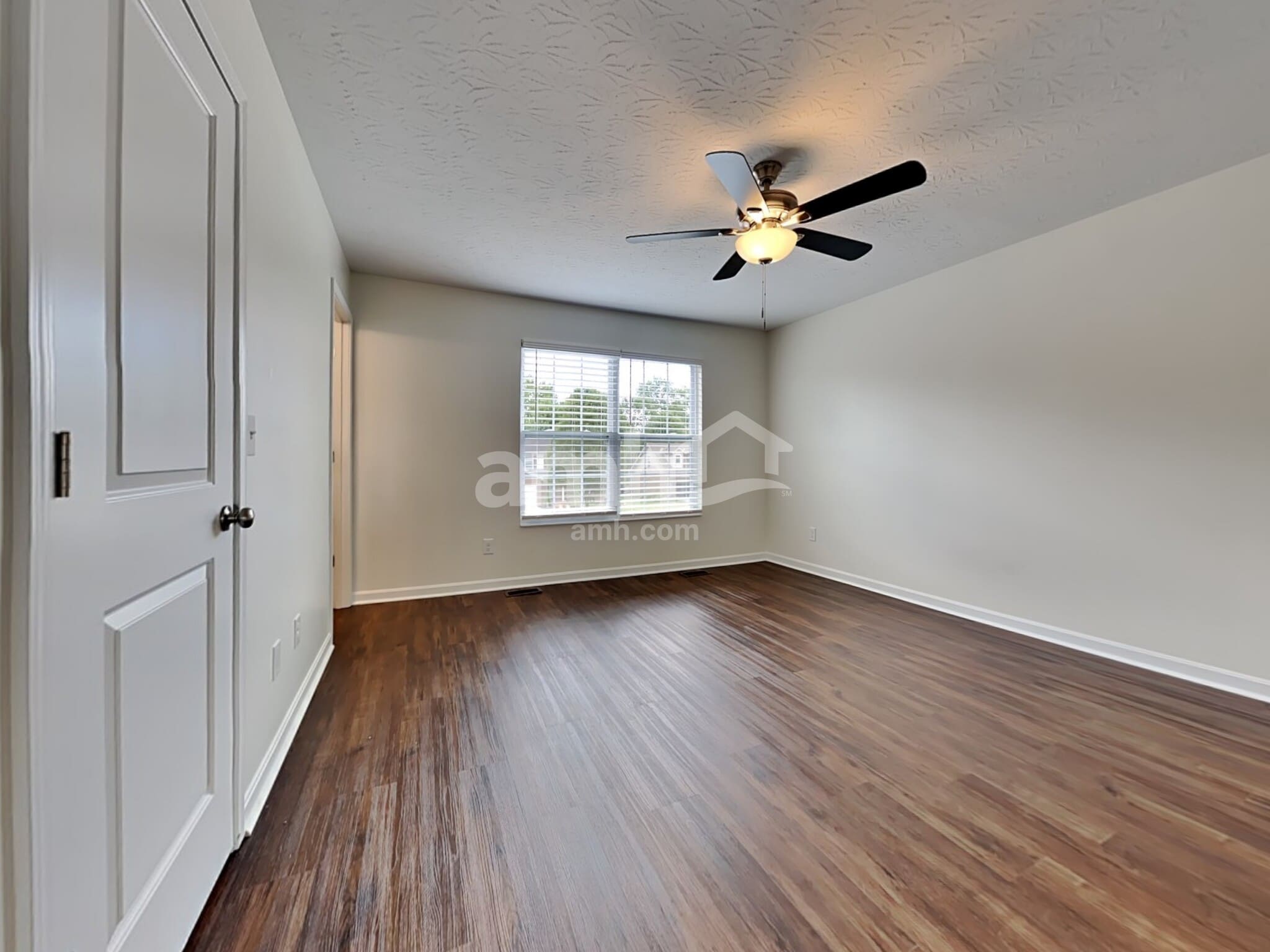 Building Photo - 3260 Blue Springs Dr