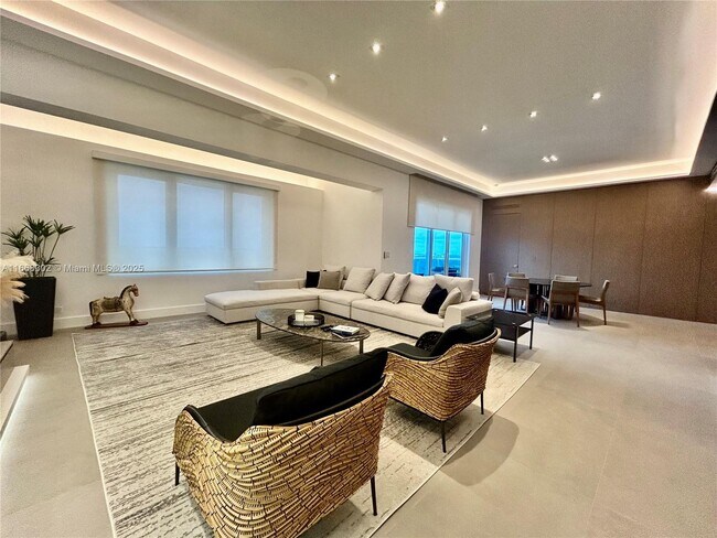 Building Photo - 2301 Collins Ave