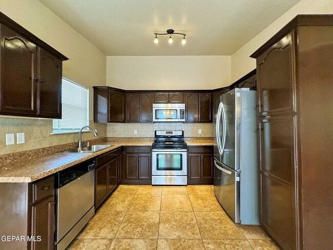 Building Photo - 13981 Sandy Rock Dr