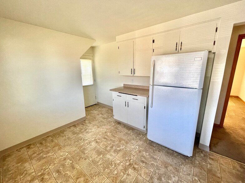 Kitchen - 2531 Maple Grove Ave