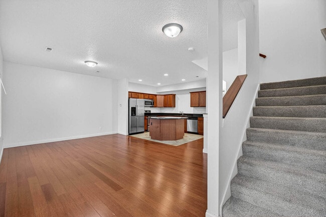 Building Photo - 320 E 29th St