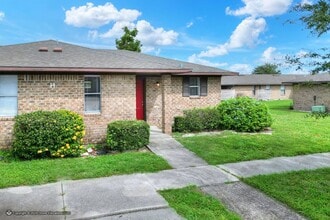 Building Photo - ***1st MONTH RENT FREE! Cozy 1 Bedroom Apa...