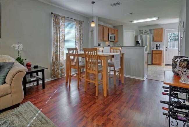 Building Photo - 516 Celery Loop