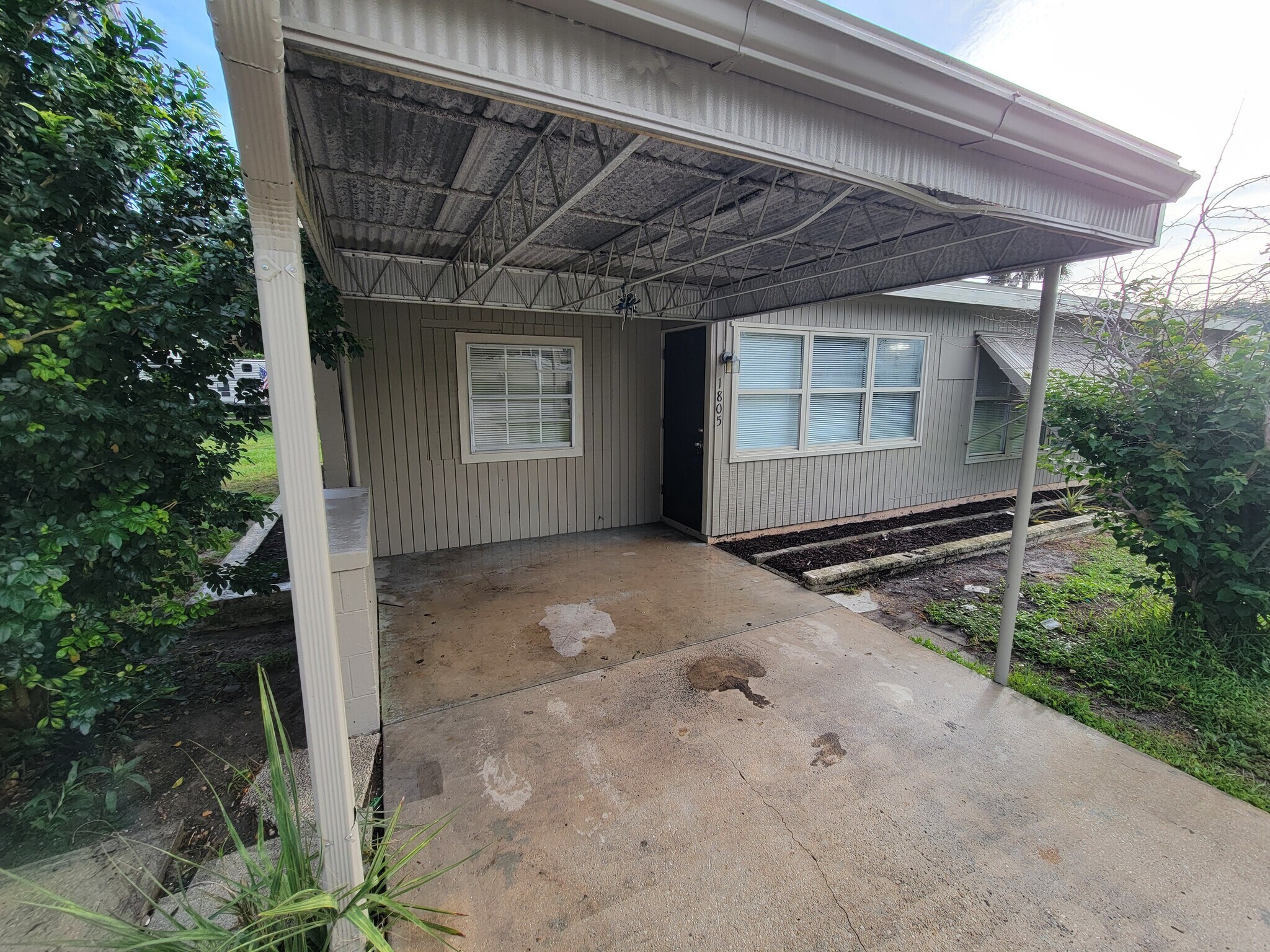 Building Photo - 1805 49th Ave