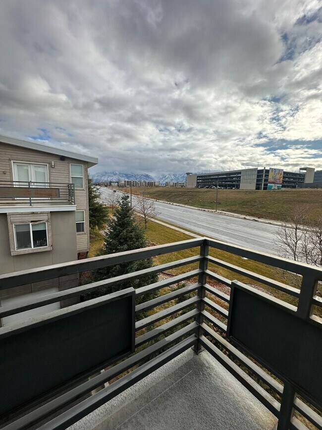 Building Photo - GORGEOUS Home!!!!