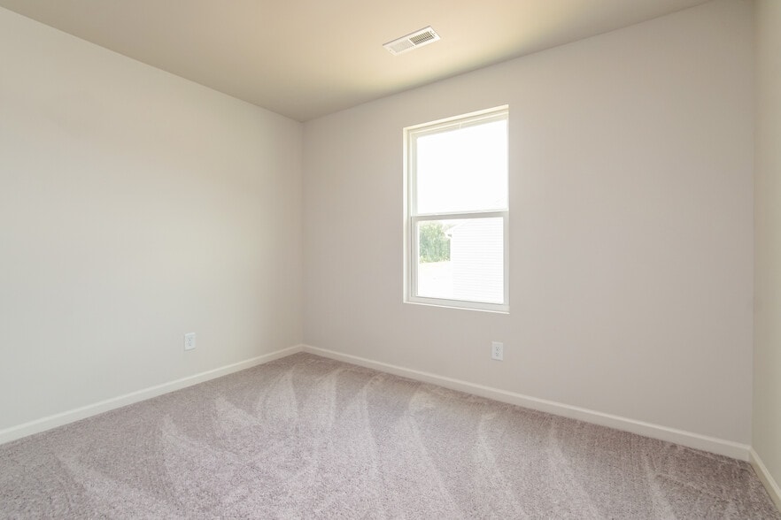 Building Photo - 1055 Manor Dr