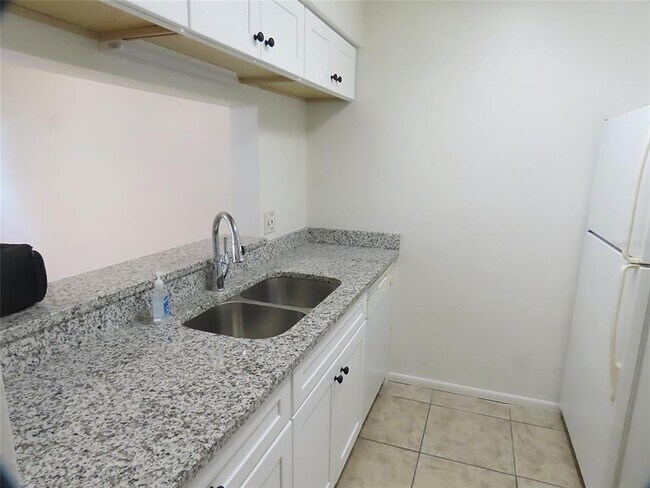 Building Photo - 104 Northlake Dr