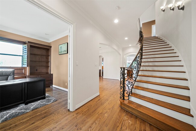 Building Photo - 4321 Jim West St