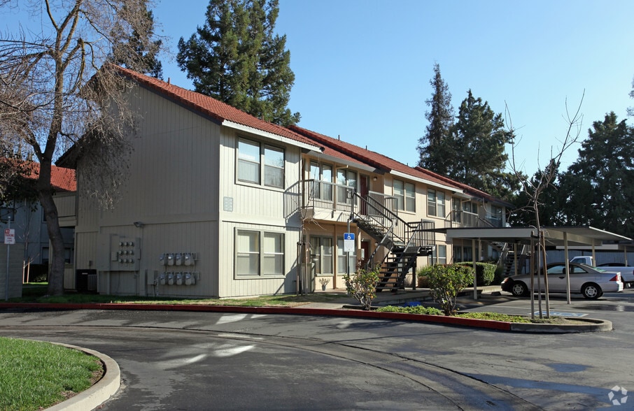 WALNUT WOODS 275 E Minnesota Ave Turlock CA 95382 Apartment Finder