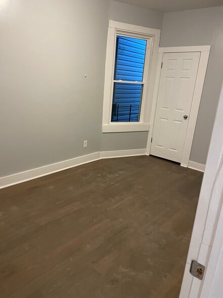 Building Photo - 477 Park Ave
