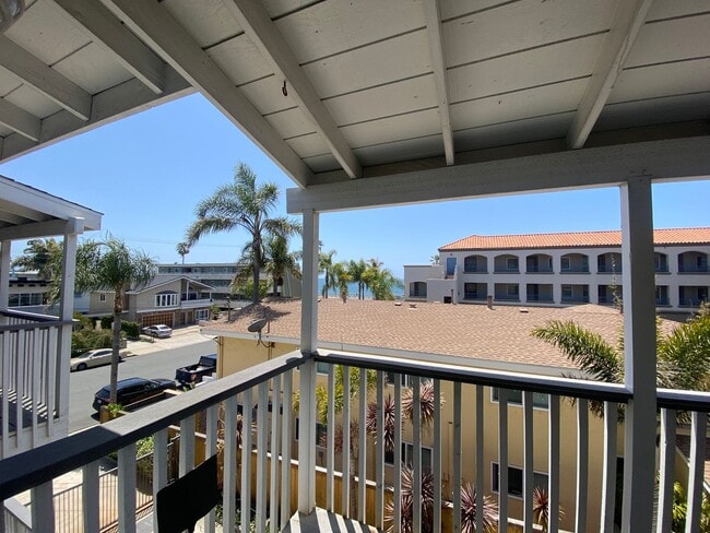 Building Photo - Carlsbad Village Furnished 2 bedroom/2 bath Long Term