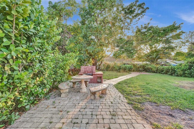 Building Photo - 4718 NW 15th Ave