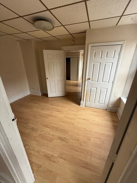 Building Photo - 1047 Penn St