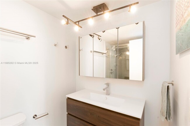 Building Photo - 6770 Indian Creek Dr