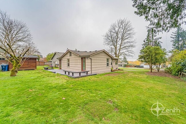 Building Photo - 2541 SW 6th Ave