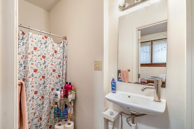 Building Photo - 1117 S Forest Ave