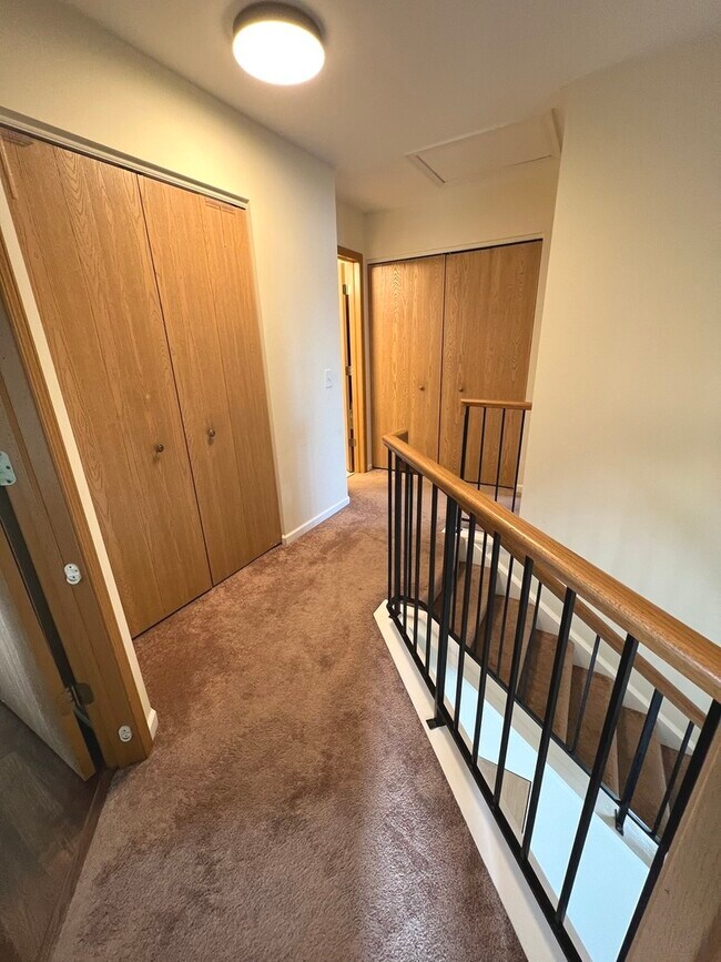 Building Photo - 1327 Fox Chase Dr