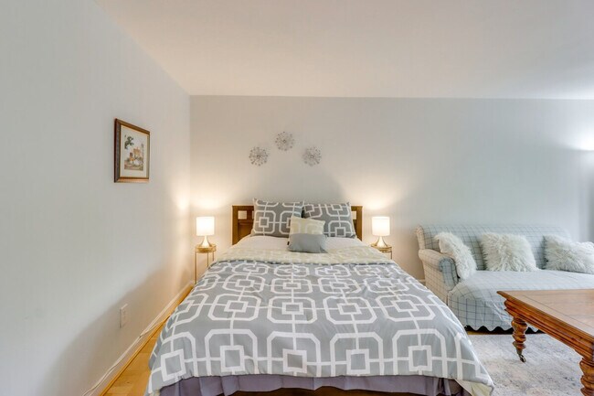 Building Photo - 2710 Macomb St NW