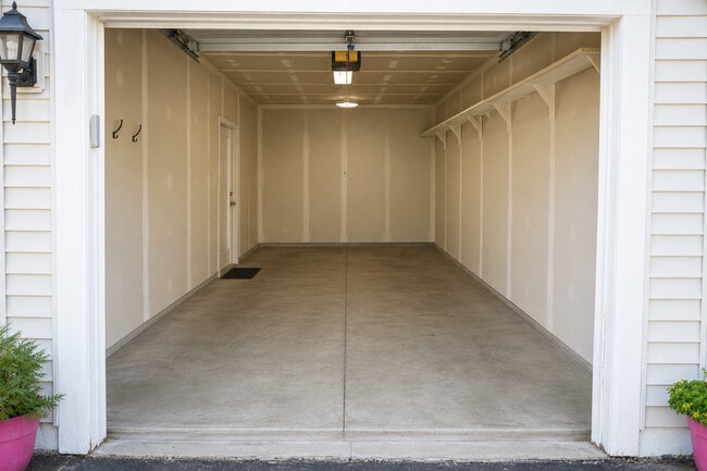 Building Photo - 127 Amberly Dr