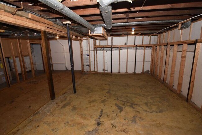 Building Photo - Central Mishawaka- close to Parks and Down...