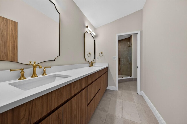 Building Photo - 1505 SE 11th St