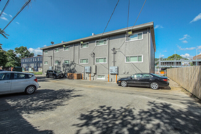 Building Photo - 3531 Gillham Rd